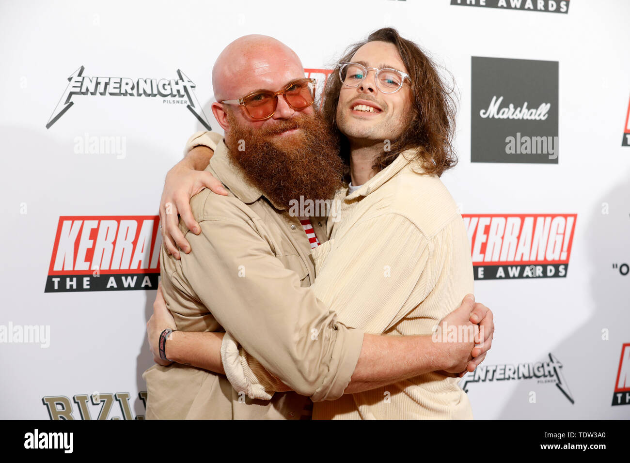 È inattivo' Adam Devonshire (sinistra) e Lee Kiernan frequentando il Kerrang! I premi a Islington Town Hall di Londra. Foto Stock