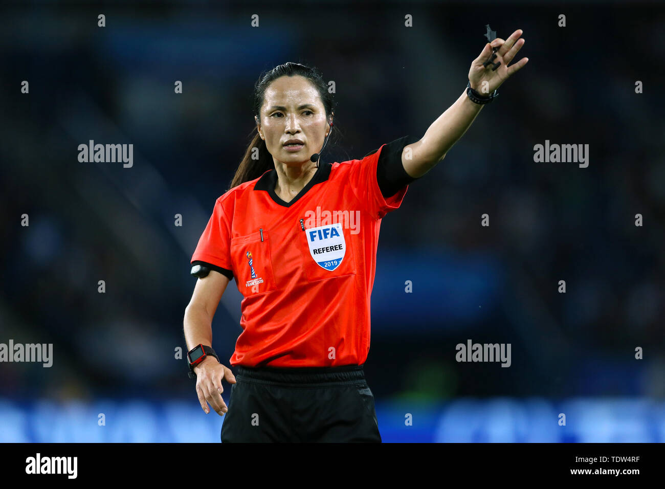 Arbitro Ri Hyang Ok durante il FIFA Coppa del Mondo femminile, Gruppo D corrisponde al Parc des Princes, Parigi. Foto Stock