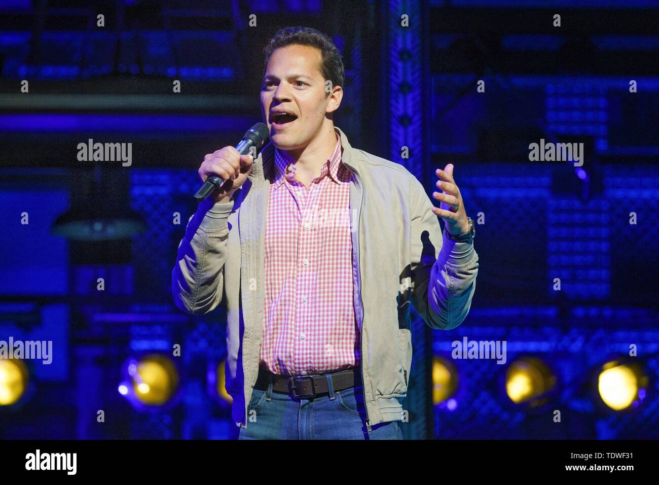 New York, NY, STATI UNITI D'AMERICA. Il 18 giugno, 2019. Mike Bosner chiamata foto di Vanessa Carlton anteprime il suo debutto nella bellissima - LA CAROLE KING MUSICAL, Stephen Sondheim Theatre di New York, NY Giugno 18, 2019. Credito: Jason Smith/Everett raccolta/Alamy Live News Foto Stock