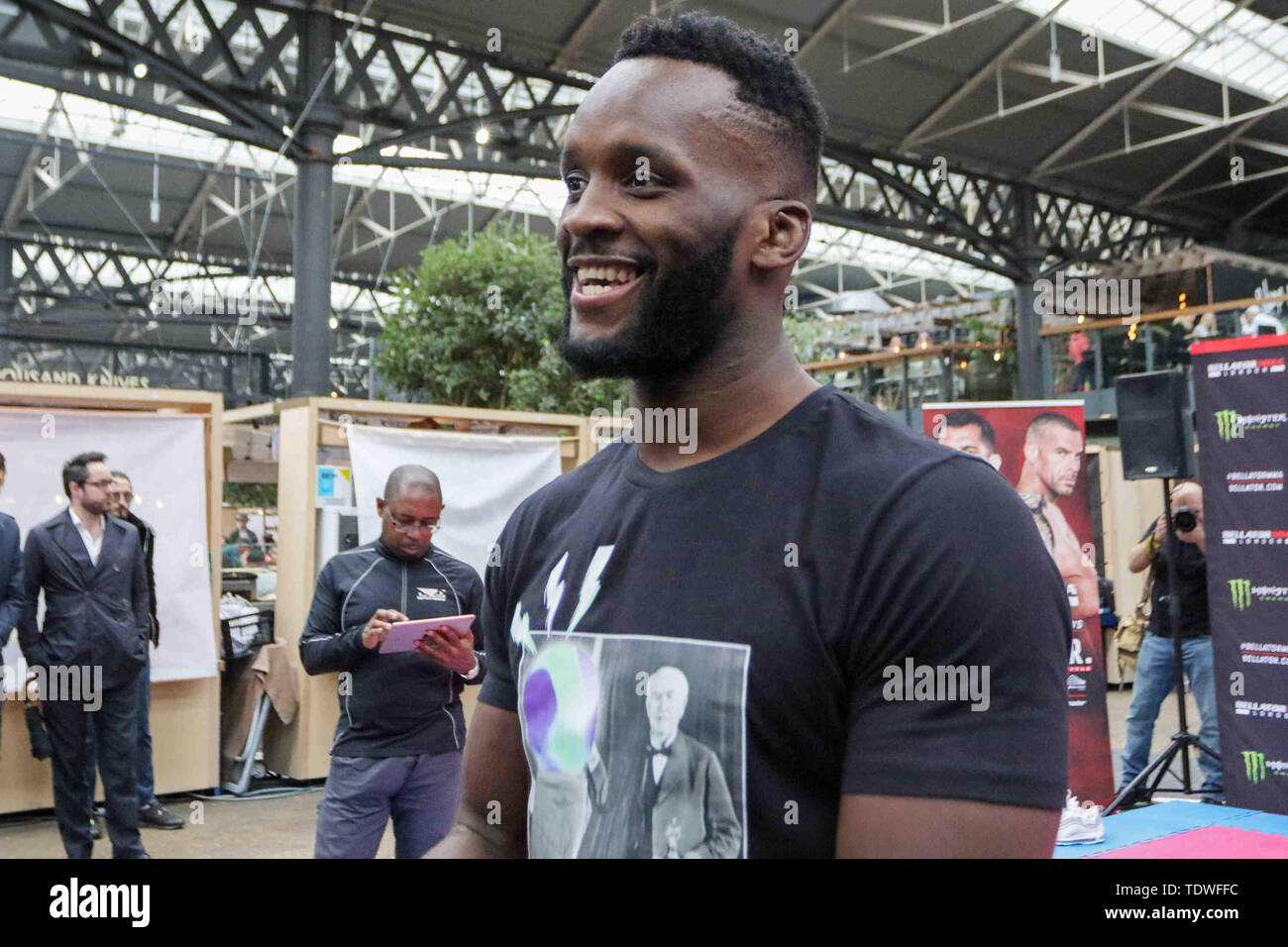 Londra, Regno Unito. Il 19 giugno 2019. Fabian Edwards, Bellator middleweight preforme all'aperto. gli allenamenti a Bellator Londra: Mousasi vs. Lovato Jr.: aprire gli allenamenti di Old Spitalfields Market. Giugno 19, 2019 Dan-Cooke credito/Alamy Live News Foto Stock
