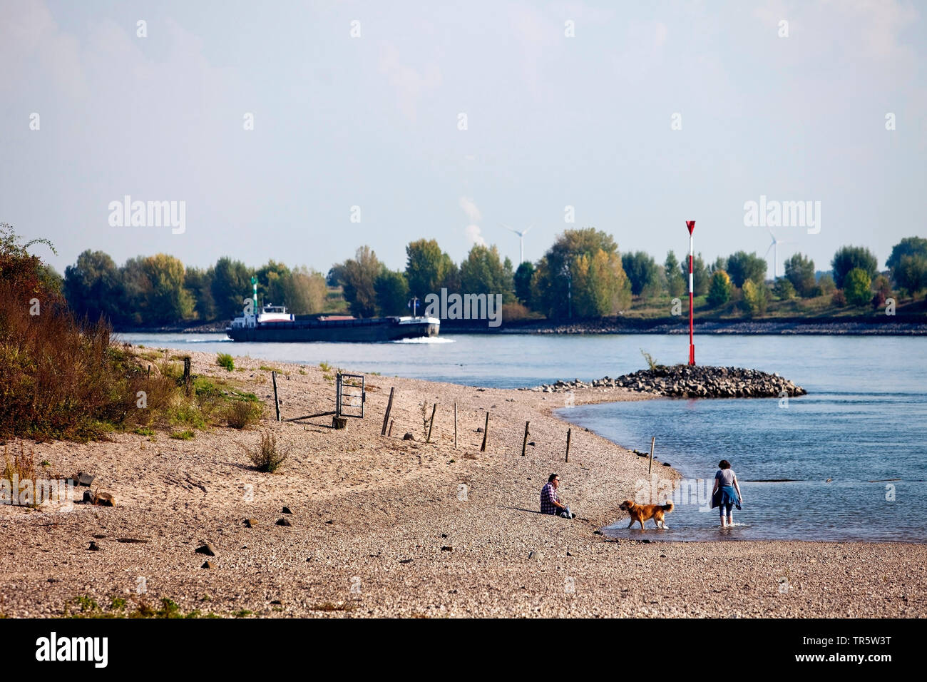 Persone e merci nave sul fiume Reno, in Germania, in Renania settentrionale-Vestfalia, la zona della Ruhr, Wesel Foto Stock