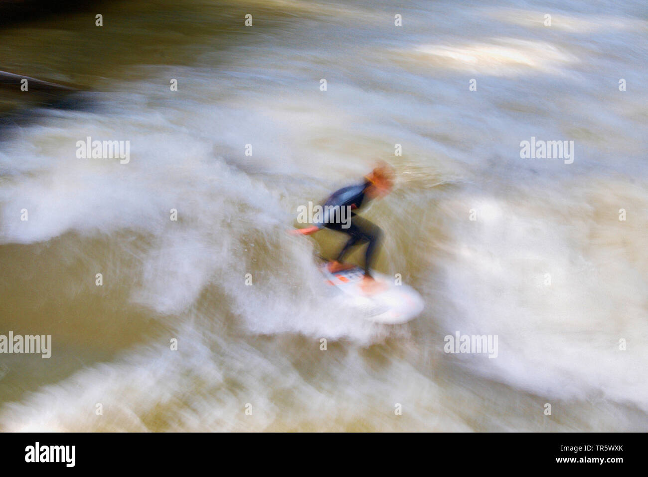 Eisbach surfista, in Germania, in Baviera, Isar, Muenchen Foto Stock