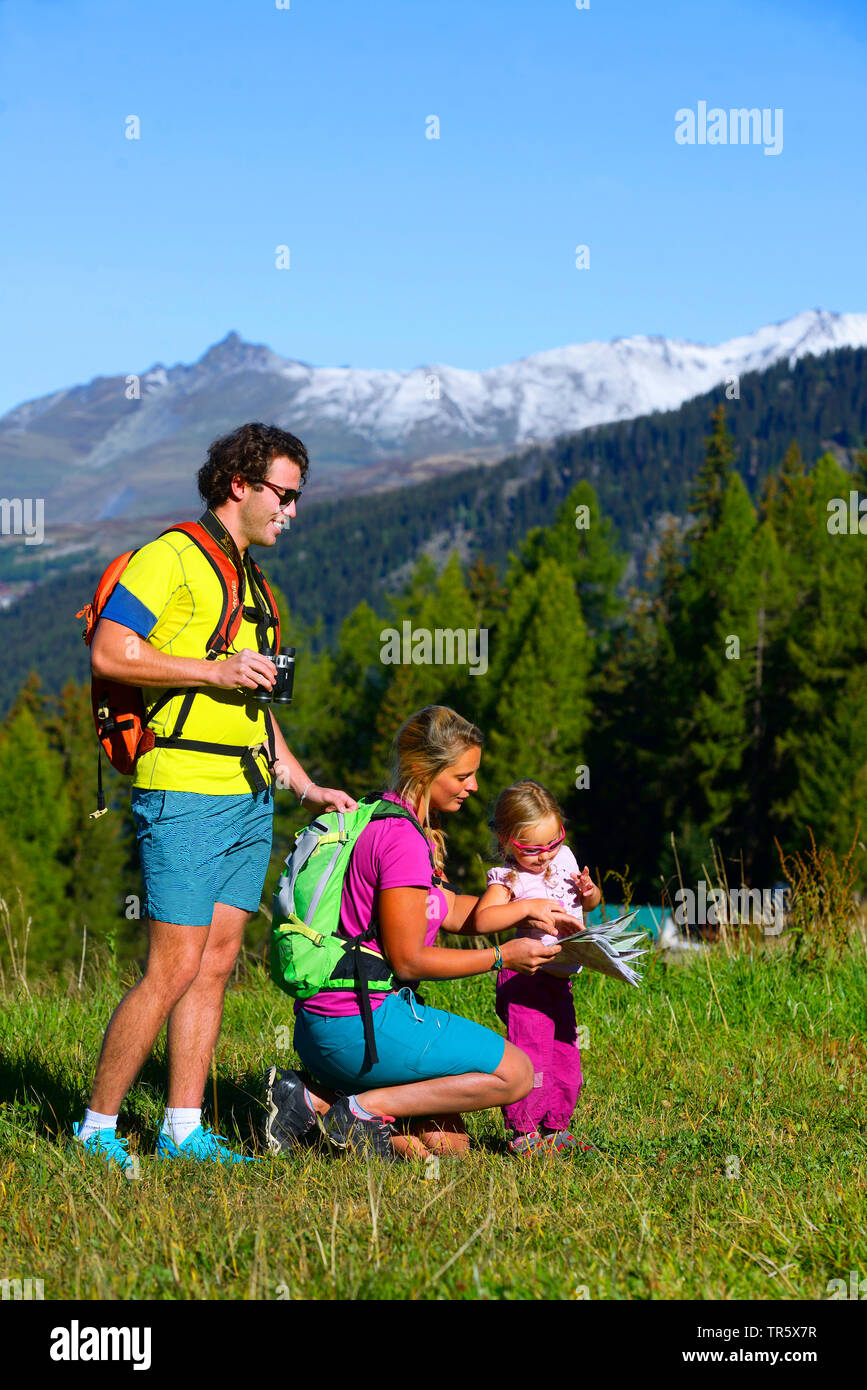 In famiglia vacanze in montagna a Sainte Foy, Francia, Savoie, Tarentaise, Sainte Foy Foto Stock