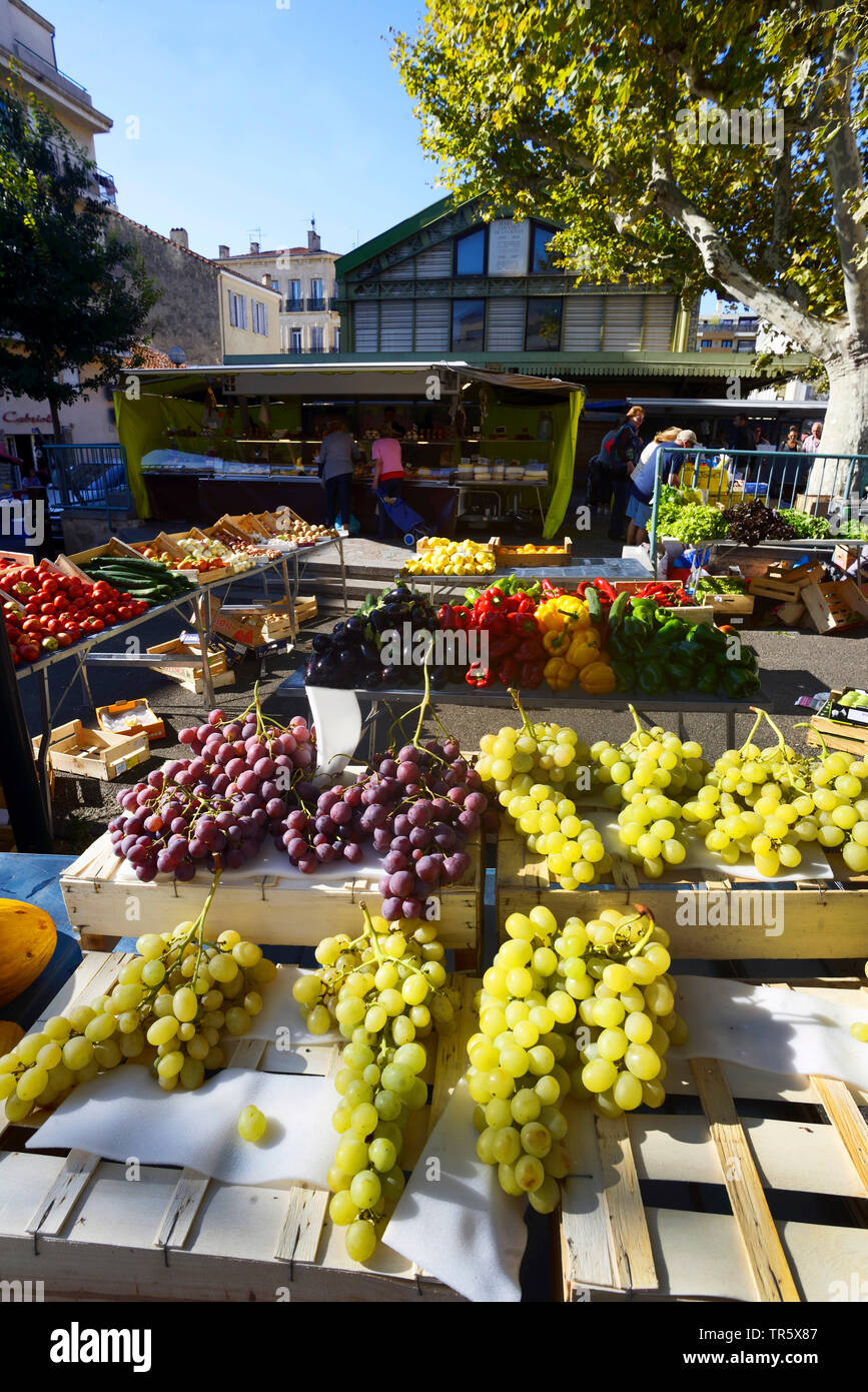 Mercato di frutta e verdura in La Ciotat, Francia Provenza, La Ciotat Foto Stock