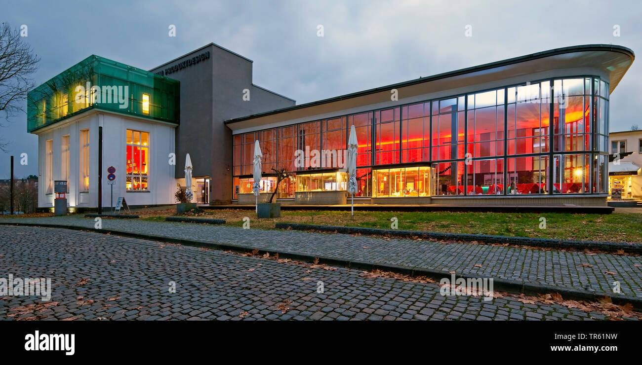 Il design del prodotto Forum, elencati vecchia stazione centrale di sera, in Germania, in Renania settentrionale-Vestfalia, Bergisches Land, Solingen Foto Stock