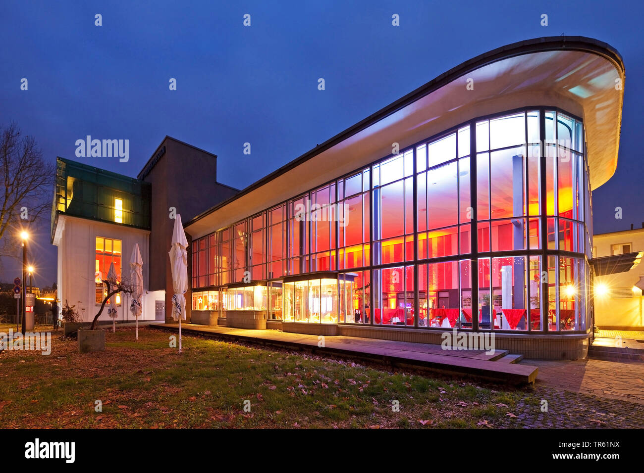 Il design del prodotto Forum, elencati vecchia stazione centrale di sera, in Germania, in Renania settentrionale-Vestfalia, Bergisches Land, Solingen Foto Stock