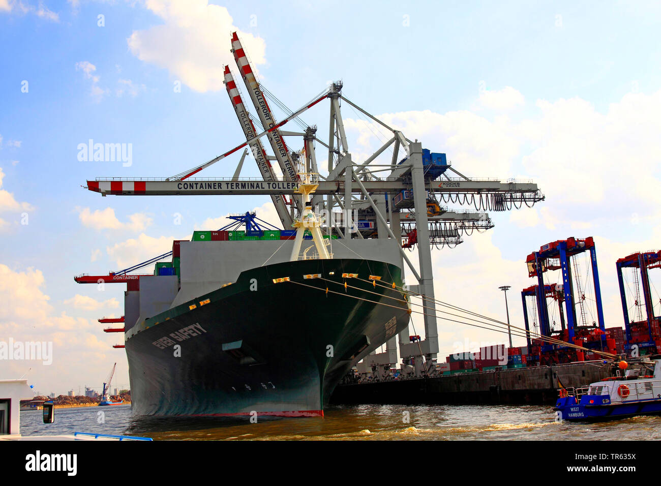 Nave portacontainer nel porto di Amburgo, Germania, Amburgo Foto Stock