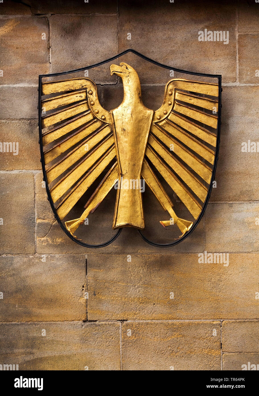 A sinistra guardando aquila federale in corrispondenza di una parete d'ingresso alla Villa Hammerschmidt di Bonn, in Germania, in Renania settentrionale-Vestfalia, Bonn Foto Stock