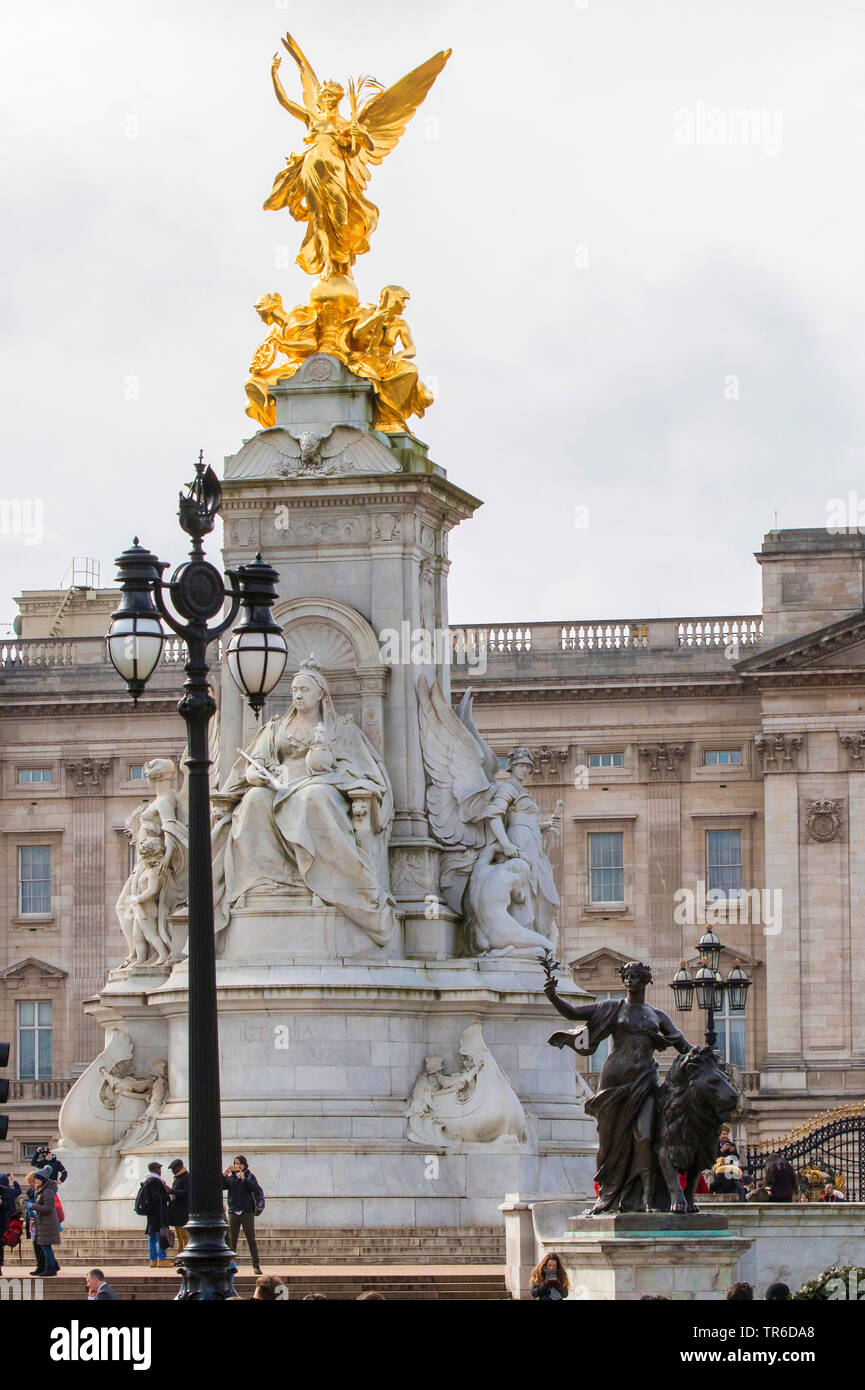 Victoria Memorial davanti al Palazzo di Buckingham, Regno Unito Inghilterra Londra Foto Stock