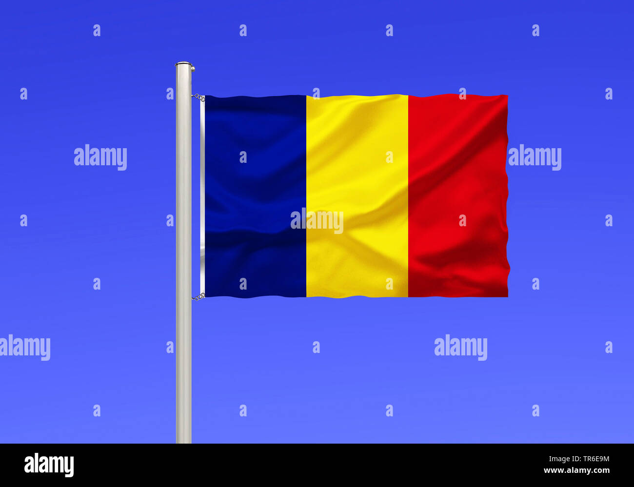 Bandiera della Romania contro il cielo blu, Romania Foto Stock