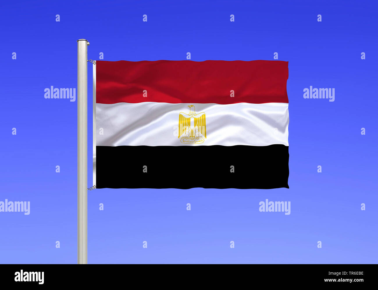 Bandiera dell'Egitto contro il cielo blu, Egitto Foto Stock