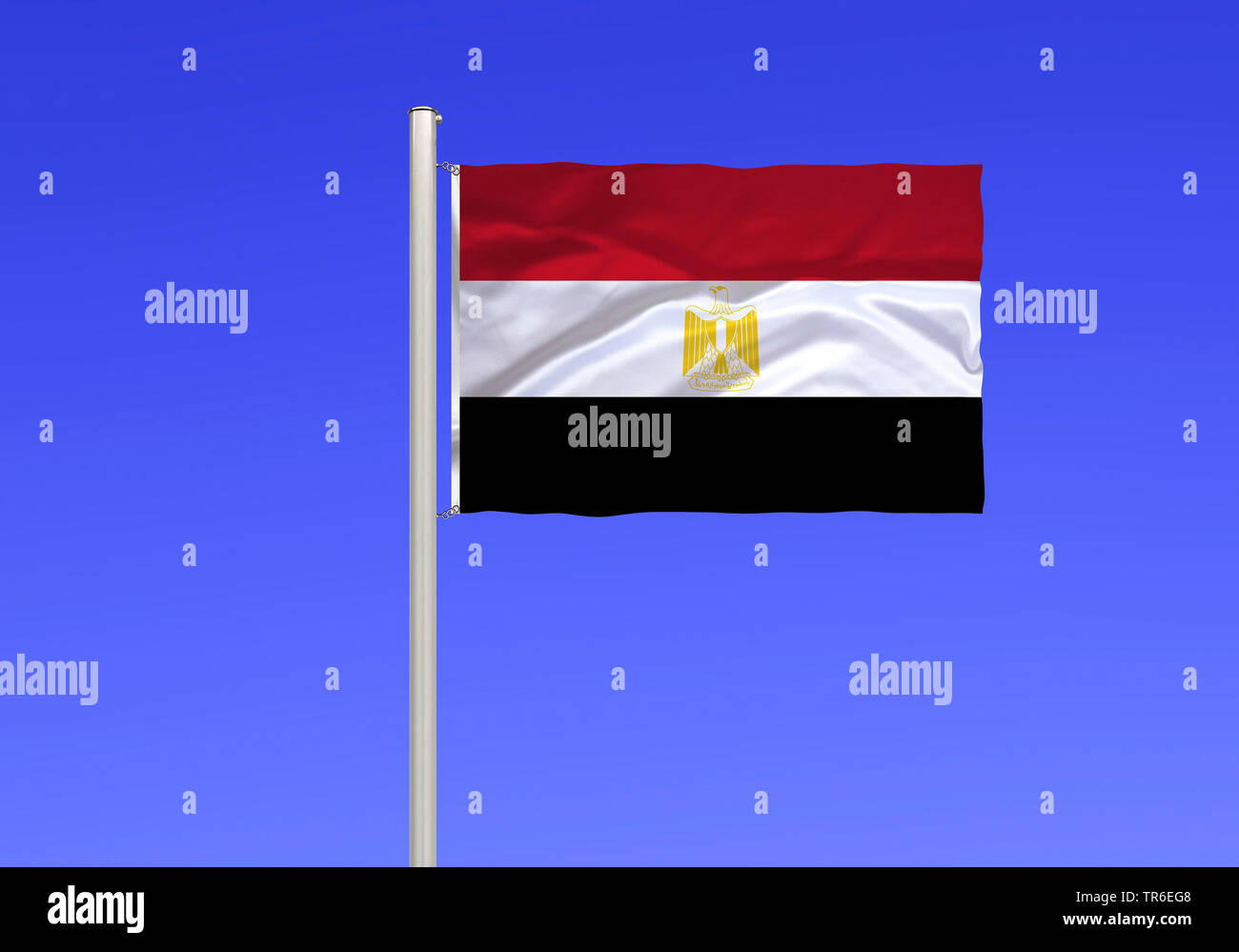Bandiera dell'Egitto contro il cielo blu, Egitto Foto Stock