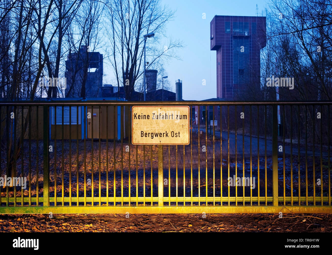 Nessun ingresso di Ost colliery in corrispondenza della riga nella parte anteriore della testa di martello tower, Heinrich Robert colliery, in Germania, in Renania settentrionale-Vestfalia, la zona della Ruhr, Hamm Foto Stock