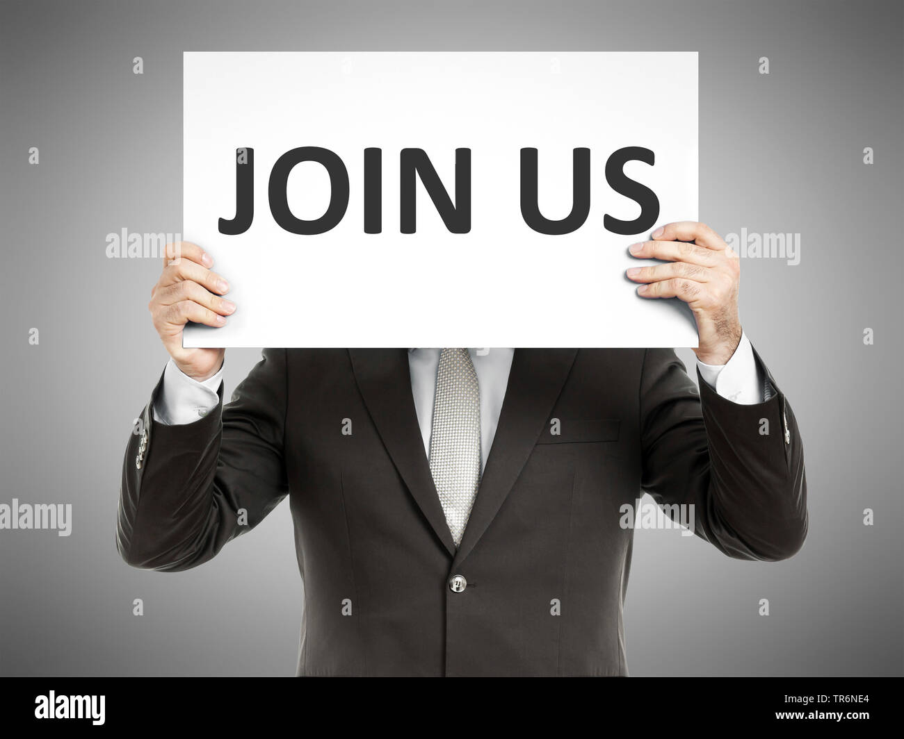 Imprenditore tenendo un cartello con la scritta Join us, Germania Foto Stock