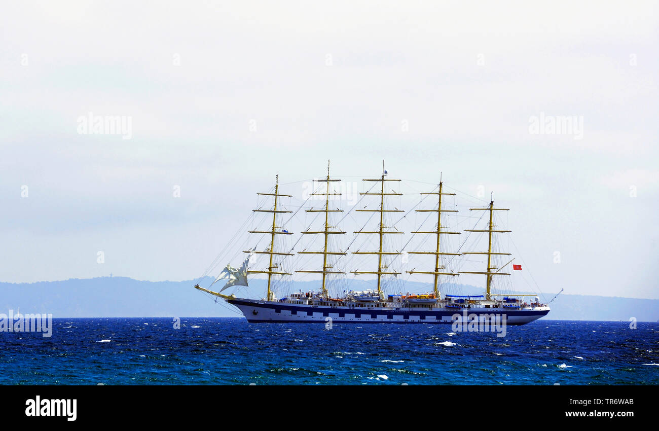 Cinque-masted, Tall Ship Royal Clipper come una nave da crociera, Francia Foto Stock