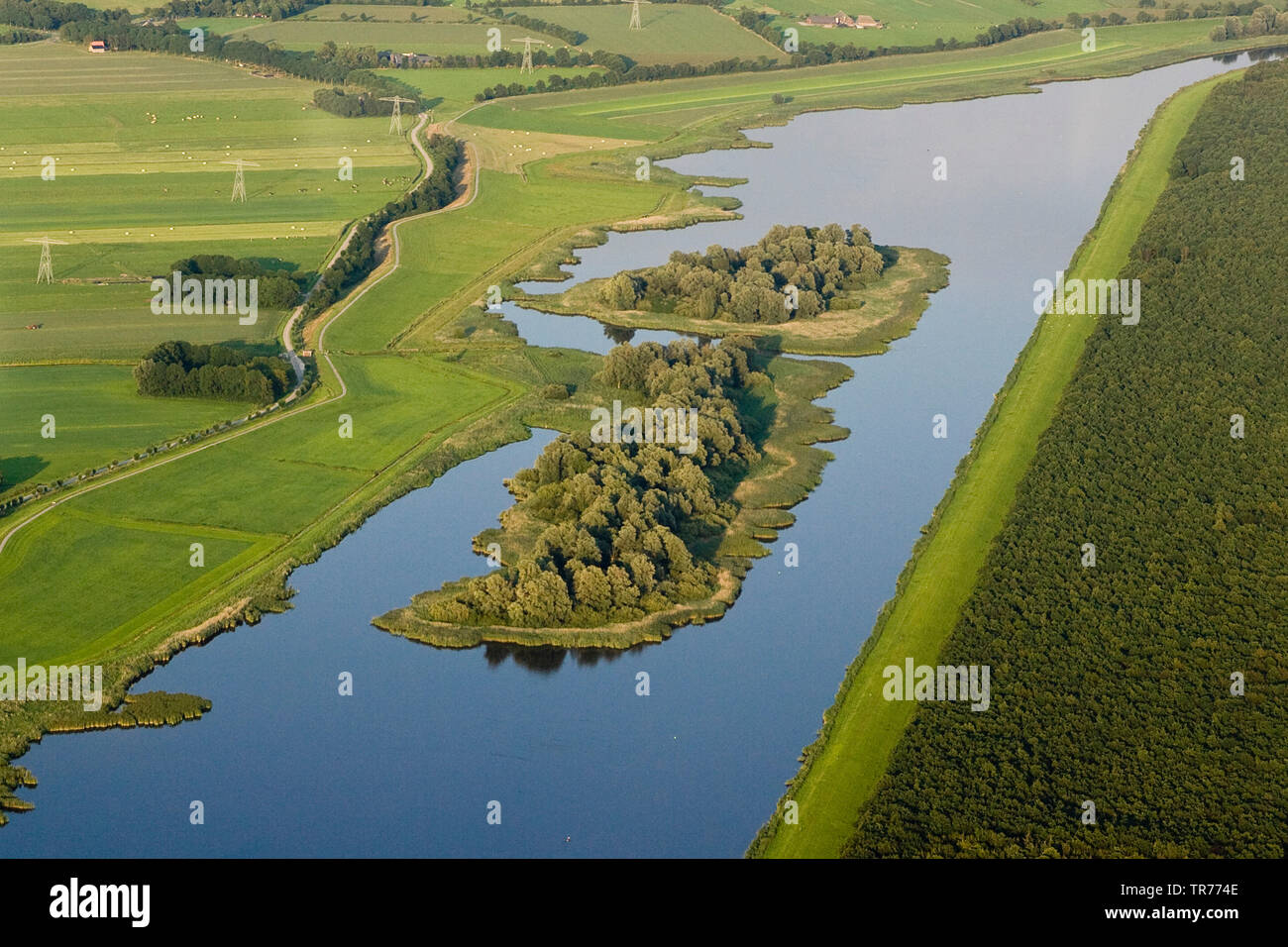 Campo paesaggio con lago e isola in North Holland, vista aerea, Paesi Bassi, Paesi Bassi del Nord Foto Stock