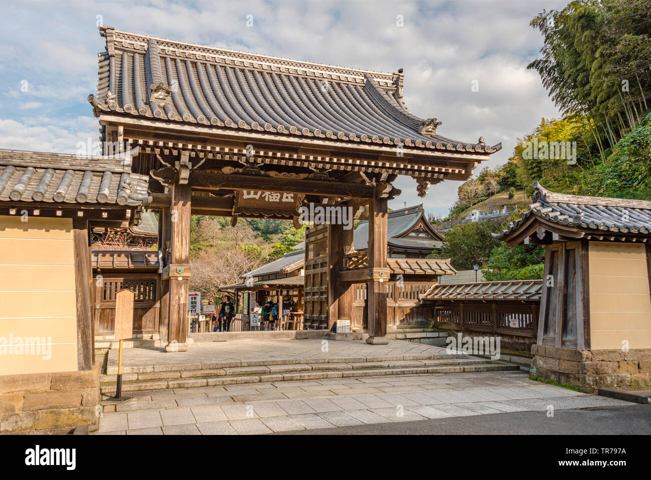 Dalla porta di Somon al Tempio di Kencho-ji, Kamakura, Kanagawa, Giappone Foto Stock