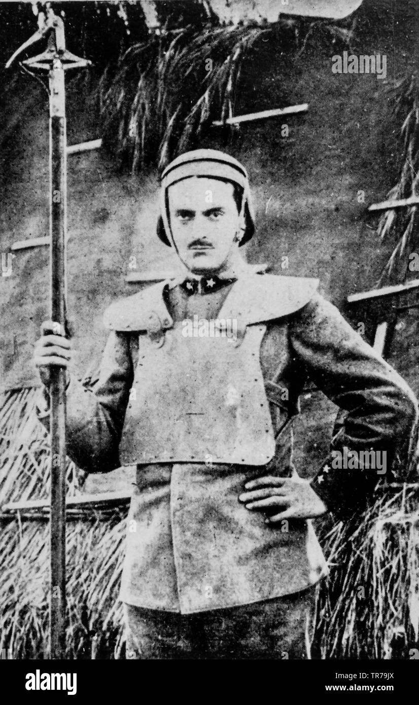 Soldato italiano con armatura in acciaio, il completo farina e fresa a traliccio, ca. 1916 Foto Stock