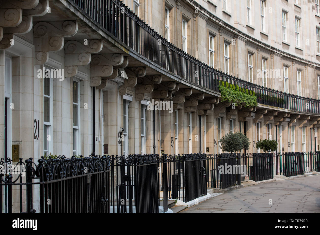Grosvenor Crescent a Londra nel quartiere di Belgravia, classificato come il Regno Unito più costoso strada residenziale, con una casa di medio prezzo di £16,918,000. Foto Stock