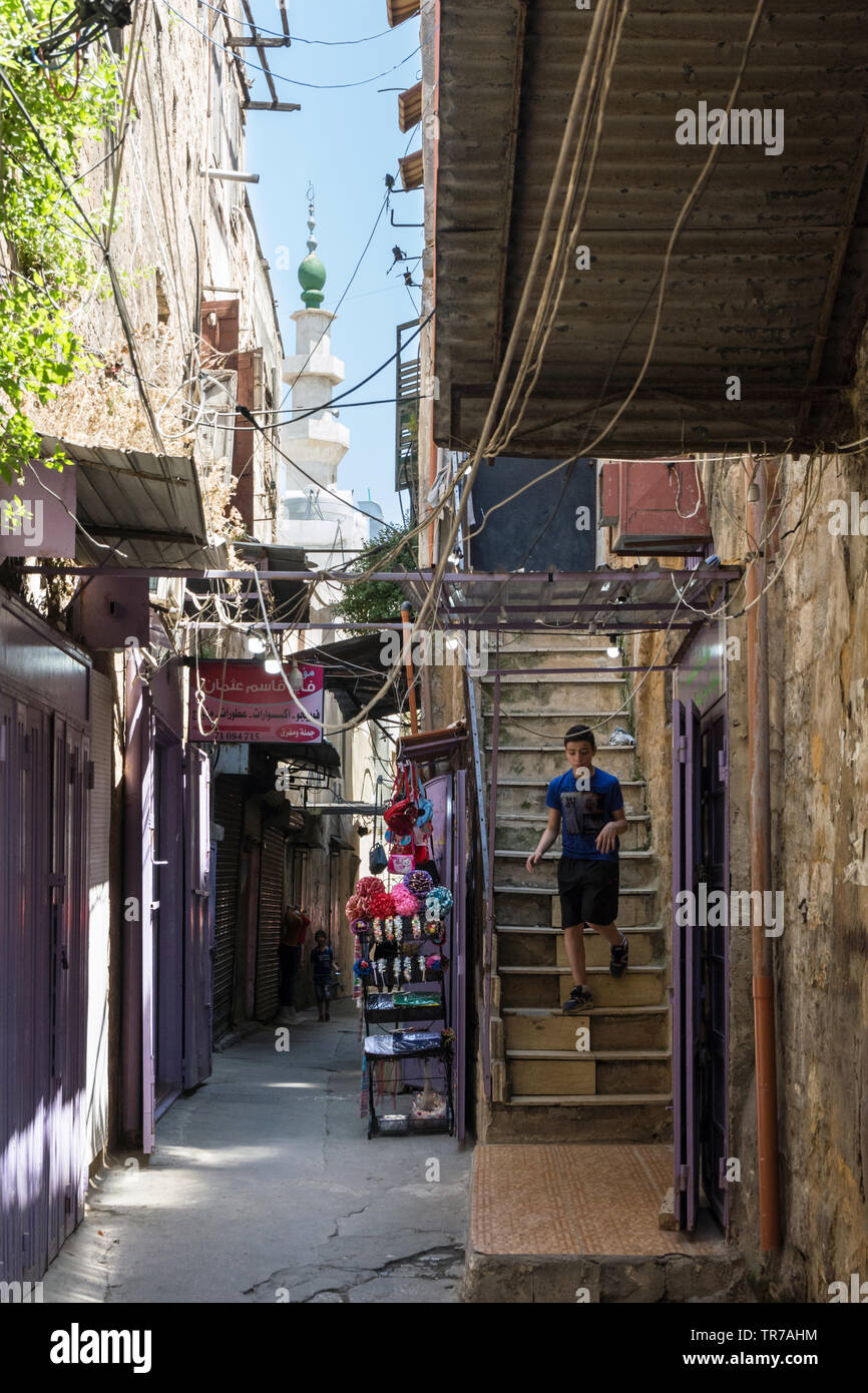 Piccolo vicolo nella vecchia città di Tripoli, Libano Foto Stock