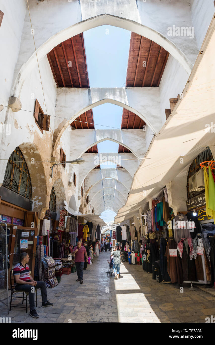 Khan al-Khayyatin o sarti' caravanserai nella vecchia città di Tripoli, Libano Foto Stock