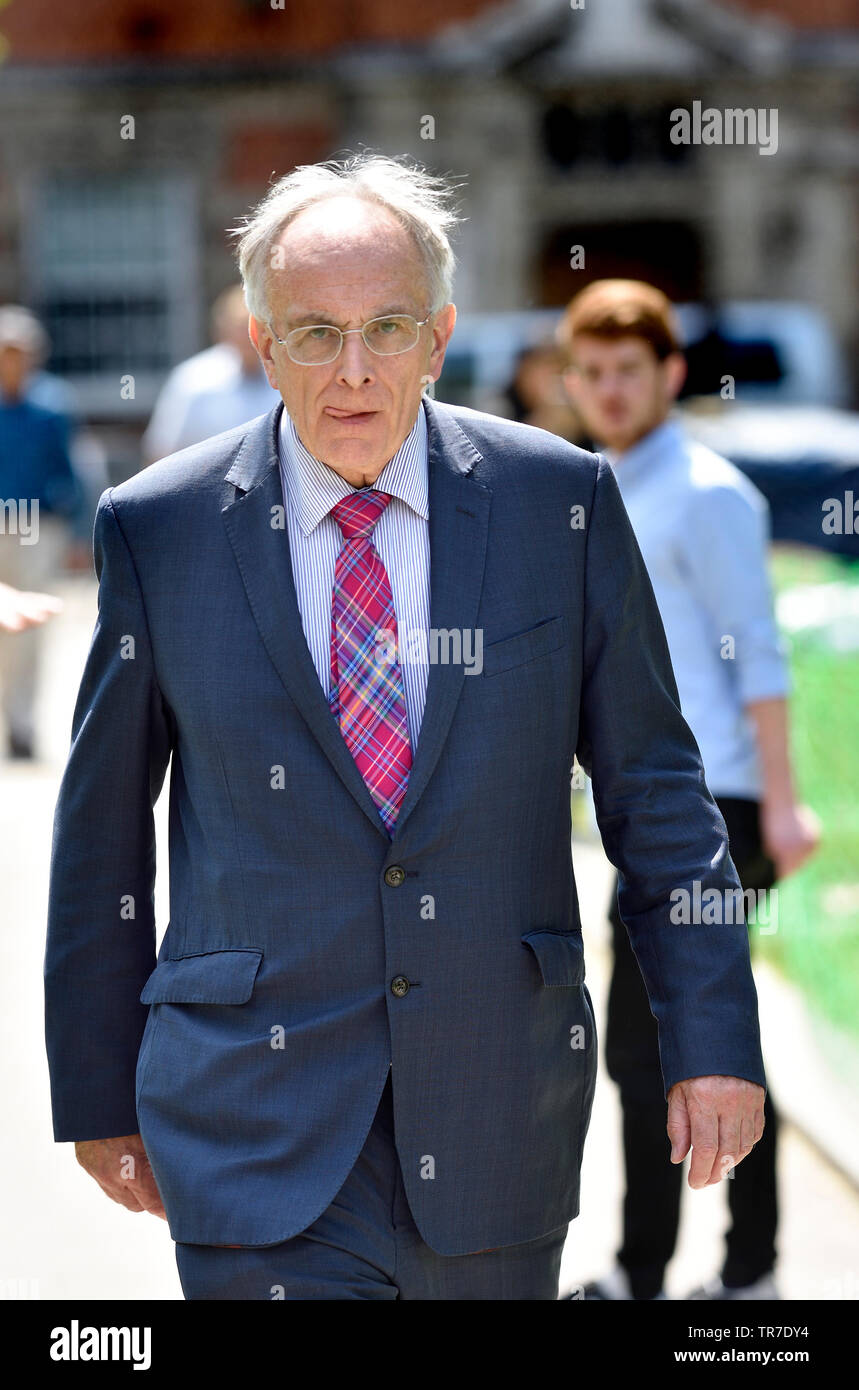 Pietro osso MP (Cost: Wellingborough) su College Green, Westminster 24 maggio 2019, il giorno Theresa Maggio ha annunciato la sua intenzione di rassegnare le dimissioni come conservative Pa Foto Stock