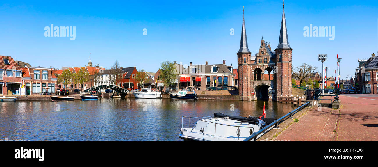 Il porto e le barche in Sneek, Sneek è il villaggio principale nella storia di vela in Paesi Bassi Foto Stock