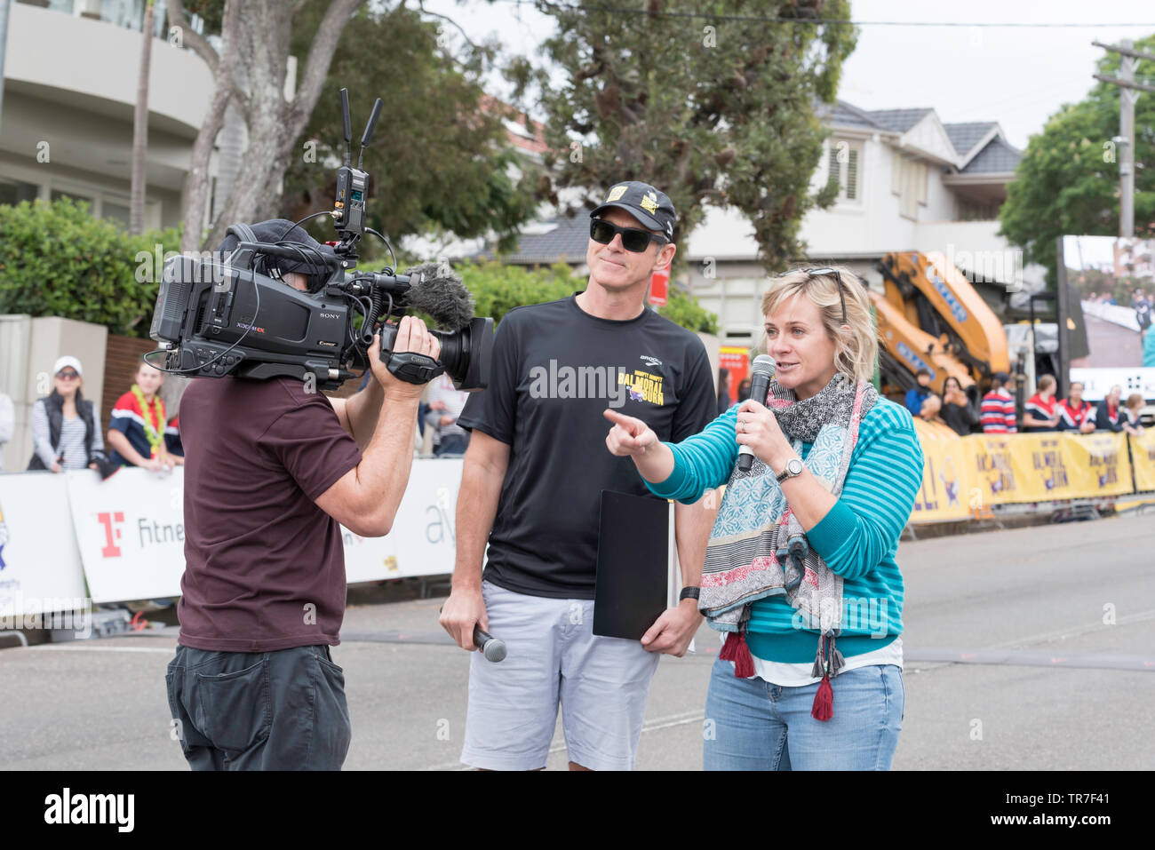 26 maggio 2019 Sydney, Aust: neo eletto Membro Federale per la sede di Warringah, Zali Steggall incoraggia i giovani corridori al Balmoral masterizzazione di gara Foto Stock