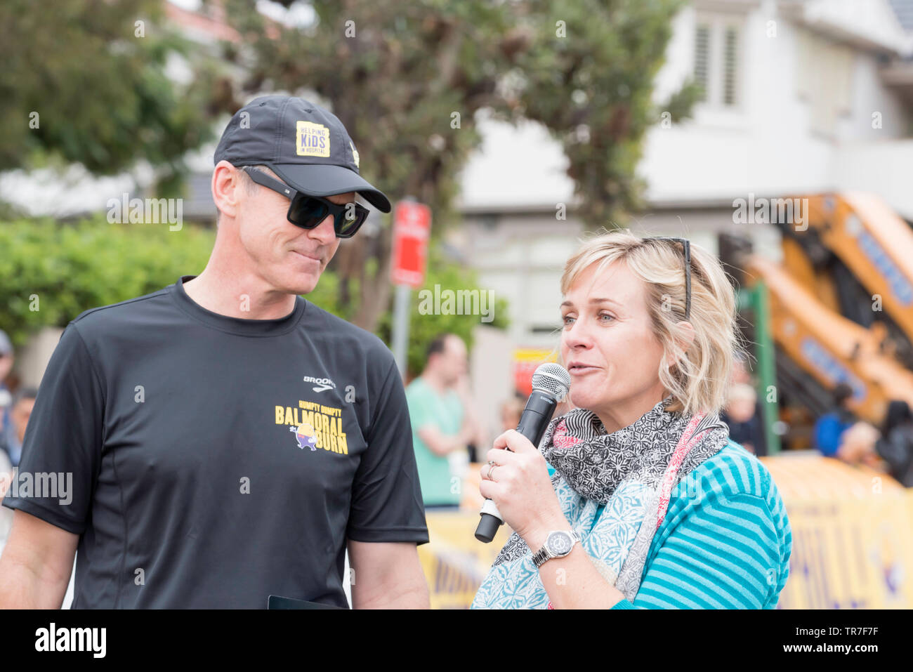 26 maggio 2019 Sydney, Aust: neo eletto Membro Federale per la sede di Warringah, Zali Steggall incoraggia i giovani corridori al Balmoral masterizzazione di gara Foto Stock