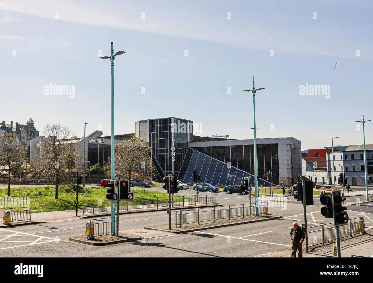 Plymouth Pavilions Union Street, parti da demolised come una parte di riqualificazione urbana. Scatti dalla sommità aperta autobus turistico operanti a Plymouth Regno Unito. Eseguire Foto Stock