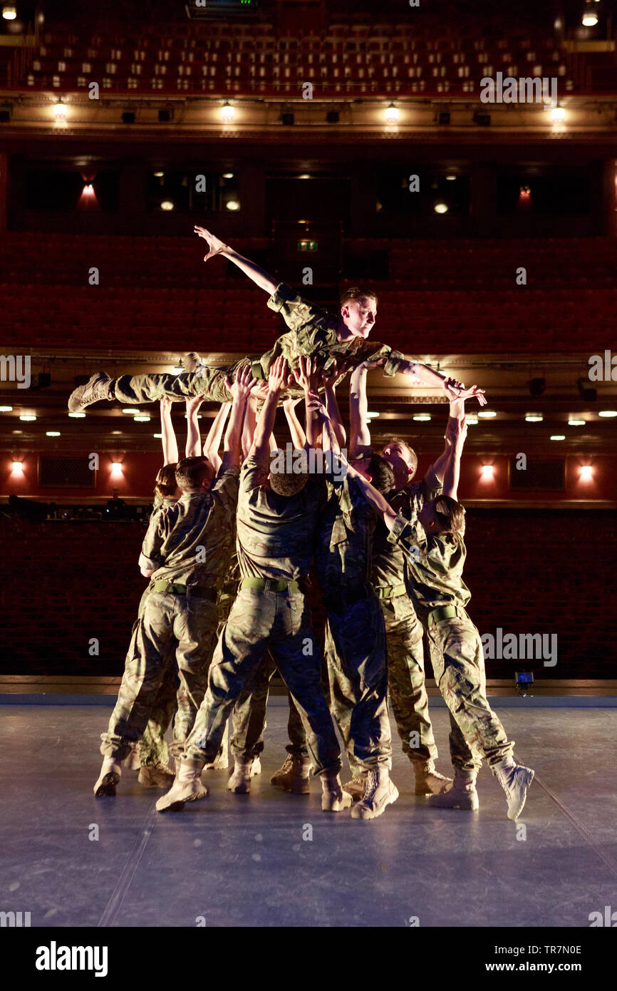 Edimburgo, Scozia. Regno Unito. Il 30 maggio 2019. Photocall Scottish premiere di Rosie Kay 10 soldati dai giochi del Commonwealth Handover coreografo e Birmingham Hippodrome associare artista, Rosie Kay Edimburgo. Pak@ Mera/Alamy Live News Foto Stock