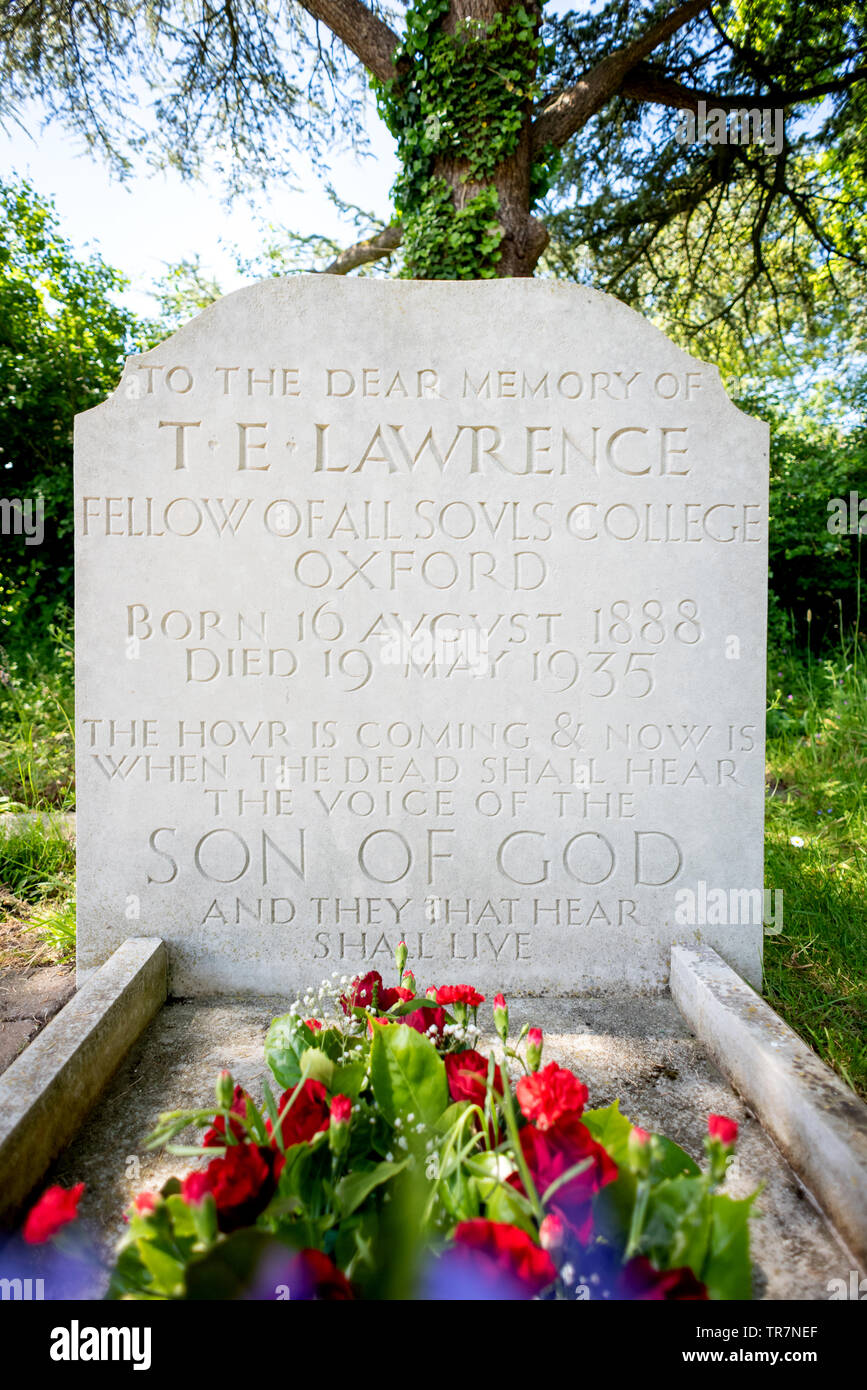 La tomba di T E Lawrence, Lawrence d'Arabia, in St Nicholas' Chiesa, Moreton, Dorset, Regno Unito Foto Stock