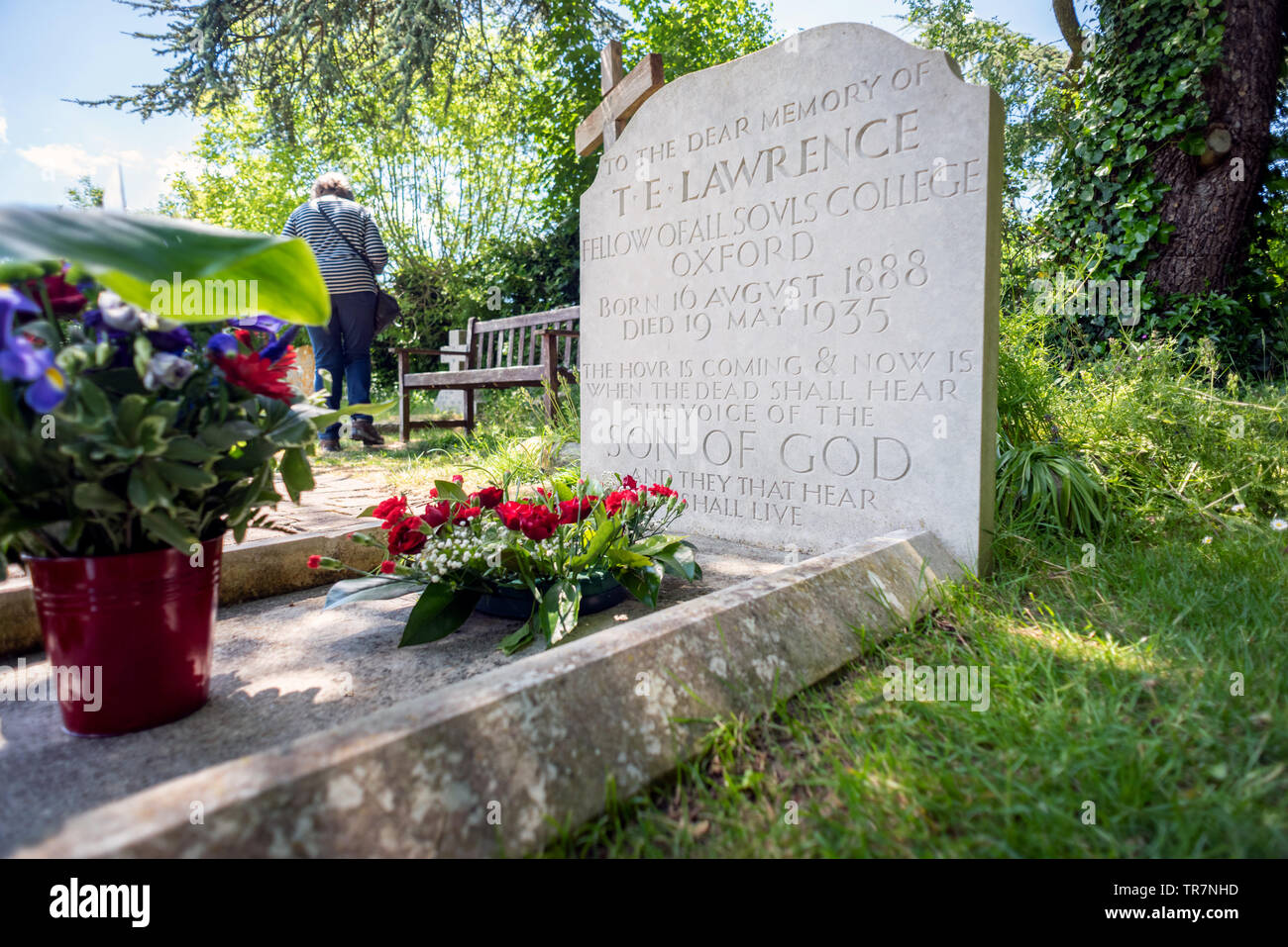 La tomba di T E Lawrence, Lawrence d'Arabia, in St Nicholas' Chiesa, Moreton, Dorset, Regno Unito Foto Stock