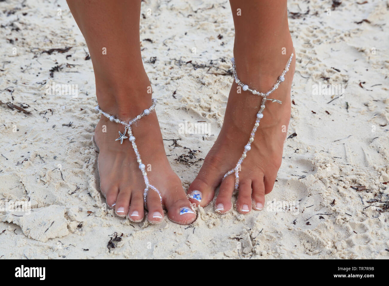 Barefoot sandals immagini e fotografie stock ad alta risoluzione - Alamy