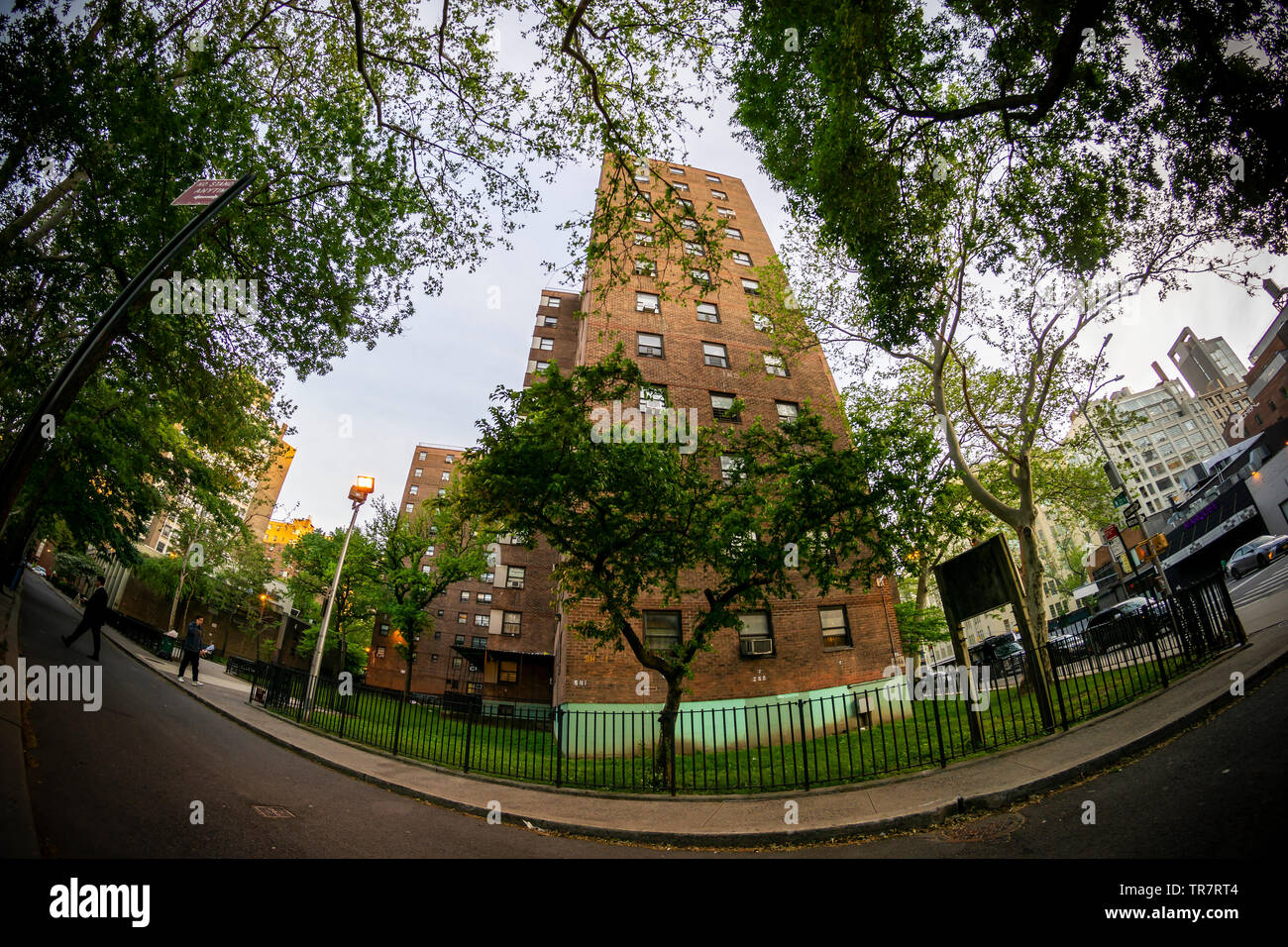 La massiccia NYCHA Elliot complesso di case di appartamenti nel quartiere di Chelsea di New York viene visto su Martedì, 21 maggio 2019. (© Richard B. Levine) Foto Stock