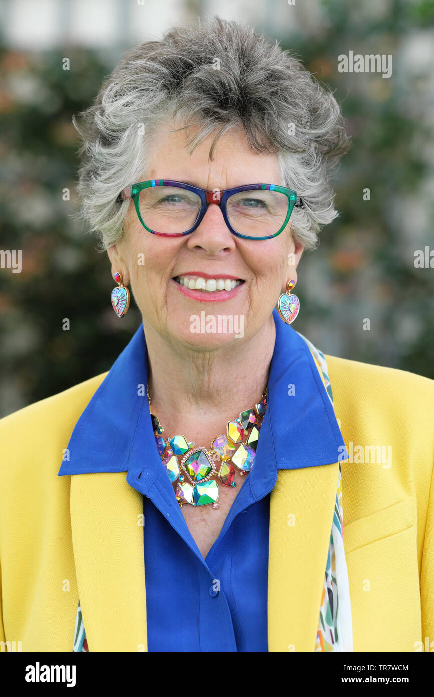 Festival di fieno, Hay on Wye, Powys, Wales, Regno Unito - Giovedì 30 Maggio 2019 - Prue Leith autore e presentatore di cucina presso il Festival di fieno per parlare del suo romanzo e cibo libri. Foto Steven Maggio / Alamy Live News Foto Stock