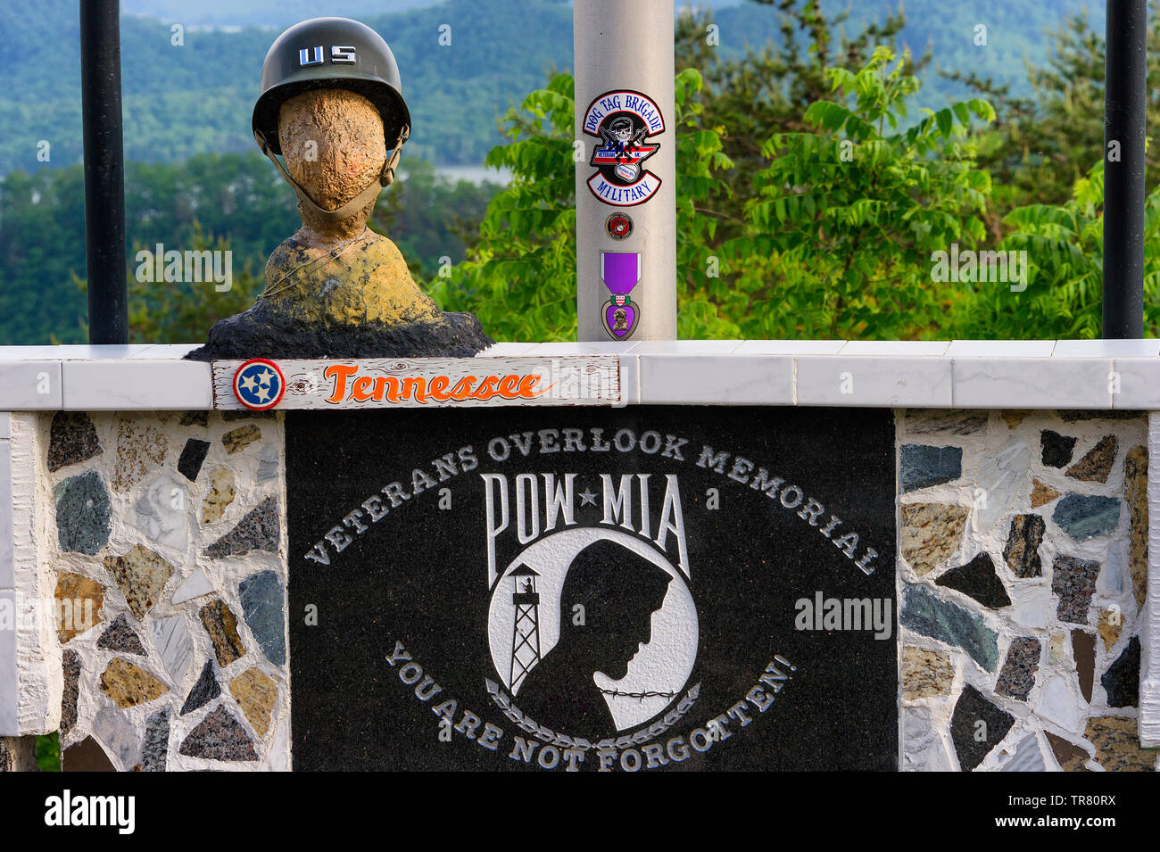 Stazione di fagiolo, Tennessee, Stati Uniti d'America - 3 Maggio 2019: i veterani si affacciano. AMemorial per i veterani che guarda sulla vallata dove il led Cherokees Daniel Boone Foto Stock