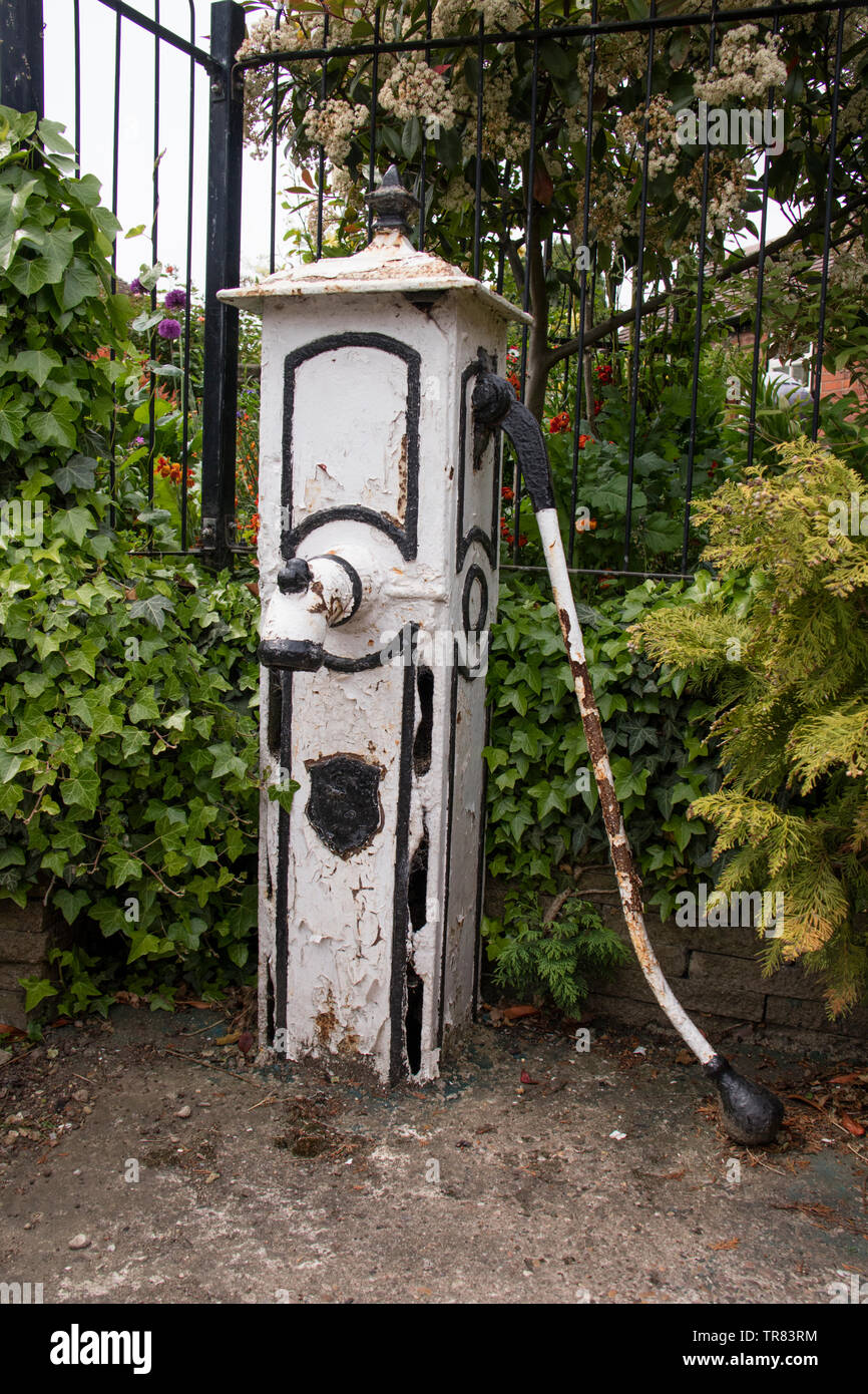 Vecchia pompa dell'acqua, Inghilterra, Regno Unito Foto Stock