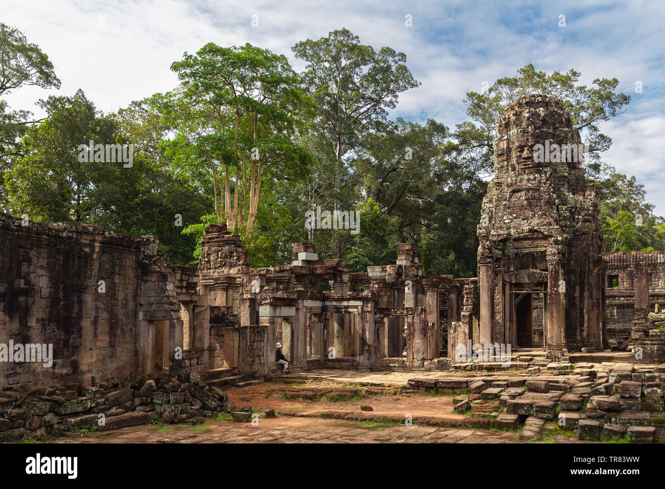 Antico in pietra facce del tempio Bayon, Angkor Thom, Sito Patrimonio Mondiale dell'UNESCO, Siem Reap Provincia, Cambogia, Indocina, Asia sud-orientale, Asia Foto Stock