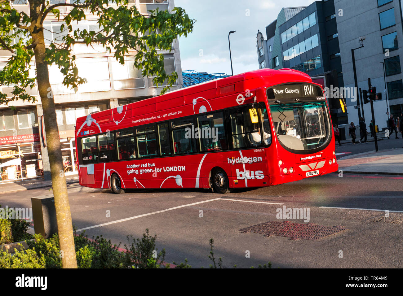 Zero emissioni idrogeno London bus rosso, verde, inquinamento libero, TFL trasporto per autobus di Londra Travel network. RV1 Tower Gateway Waterloo London SE1 Foto Stock