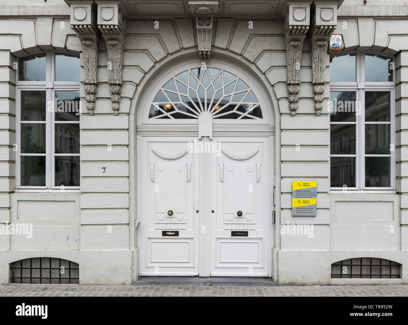 Facciate di edifici politici del governo fiammingo,Place des Martyrs Brussels, Bruxelles città vecchia Foto Stock