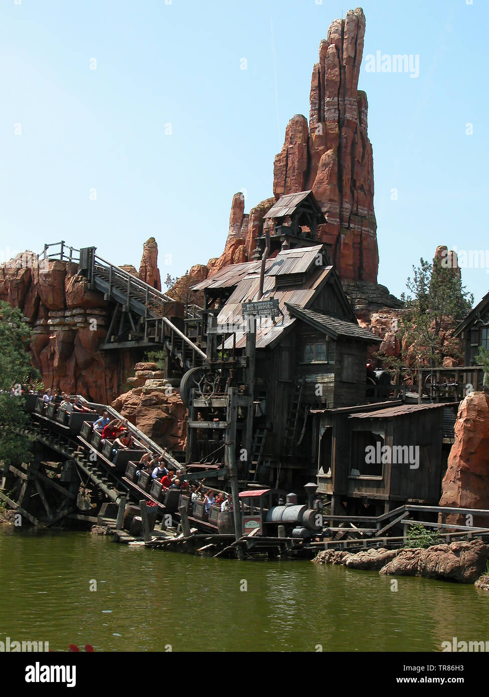Rollercoaster ride chiamato Big Thunder Mountain, Frontierland, Disneyland Parigi, Francia Foto Stock