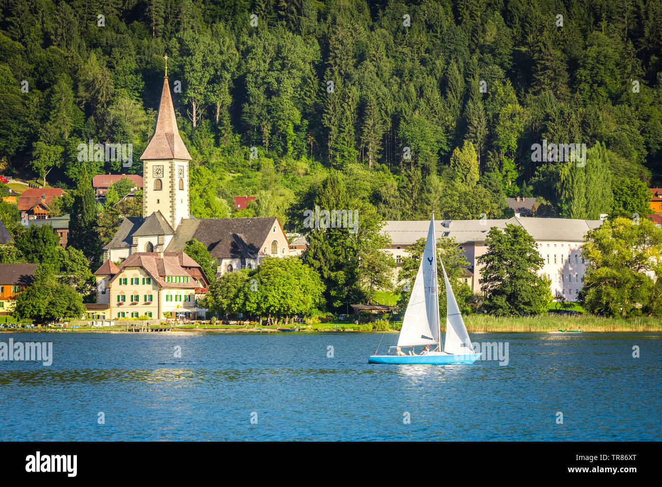 In barca a vela, il lago di Ossiach, Austria Foto Stock