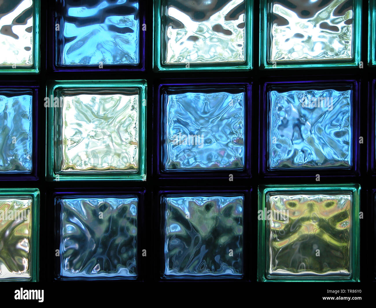 Configurazione astratta di vetro colorato mattoni, Cinémagique, Walt Disney Studios Park, Marne-la-Vallée, Francia Foto Stock