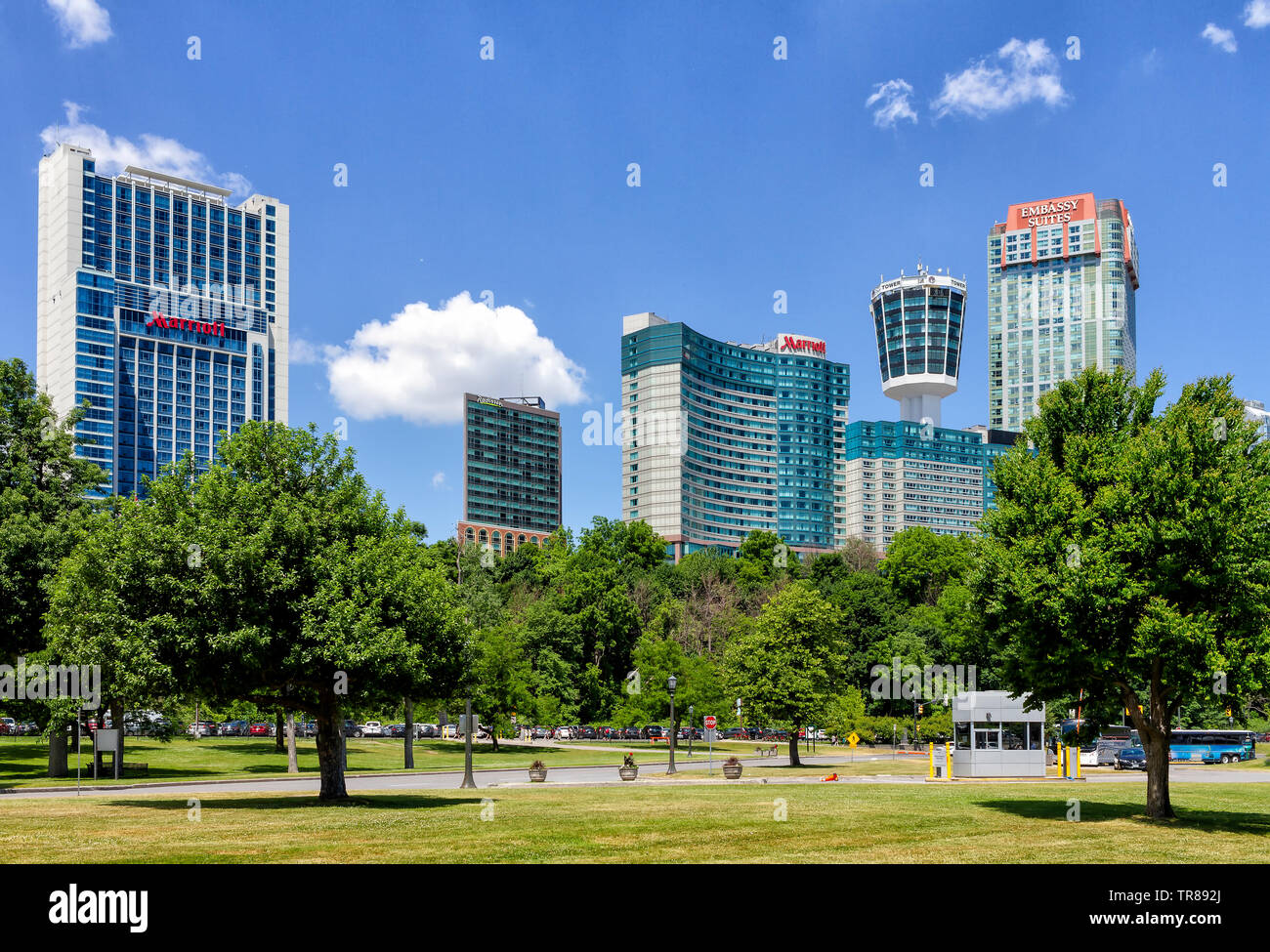 Niagara Falls, Ontario, 15 Giugno 2018: Hotel a Cascate del Niagara centro citta'. La città ha molte attività e divertimenti per il turismo - Ca Foto Stock