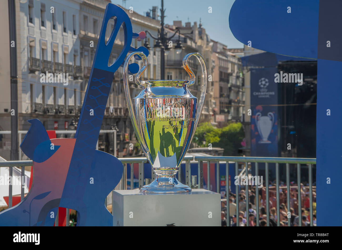 Madrid, Spagna, 30 maggio 2019. La UEFA Champions League è esposto alla piazza Puerta del Sol di Madrid per gli appassionati di vedere e fotografare con esso prima del gran finale di Liverpool vs. Tottenham che avrà luogo il 1 giugno. Credito: Lora Grigorova Foto Stock