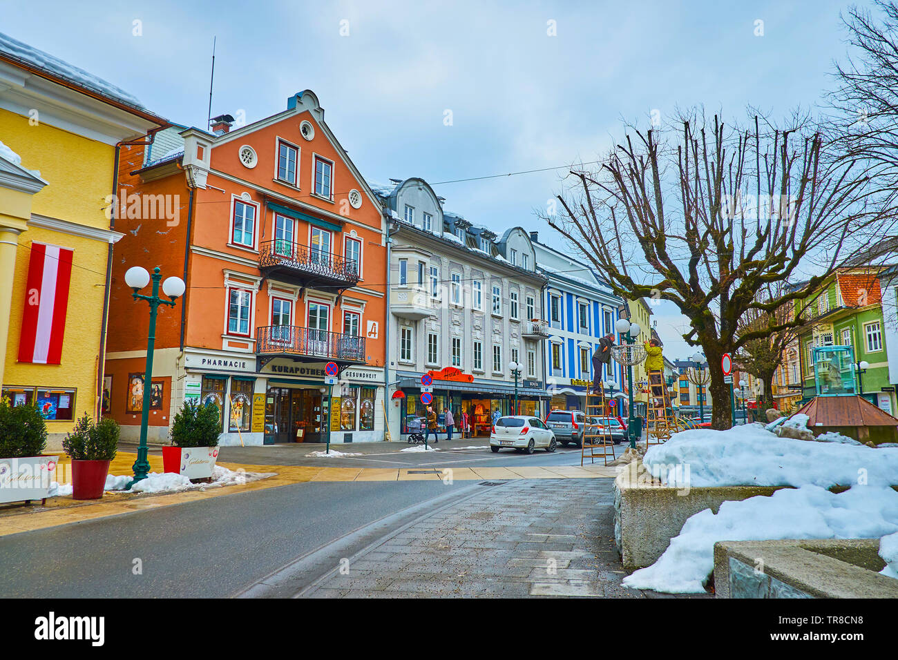 BAD Ischl Austria - 20 febbraio 2019: complesso architettonico del Kreuzplatz con vecchi negozi, cafe tradizionali e gli alberghi di piccole dimensioni, il 20 febbraio ho Foto Stock