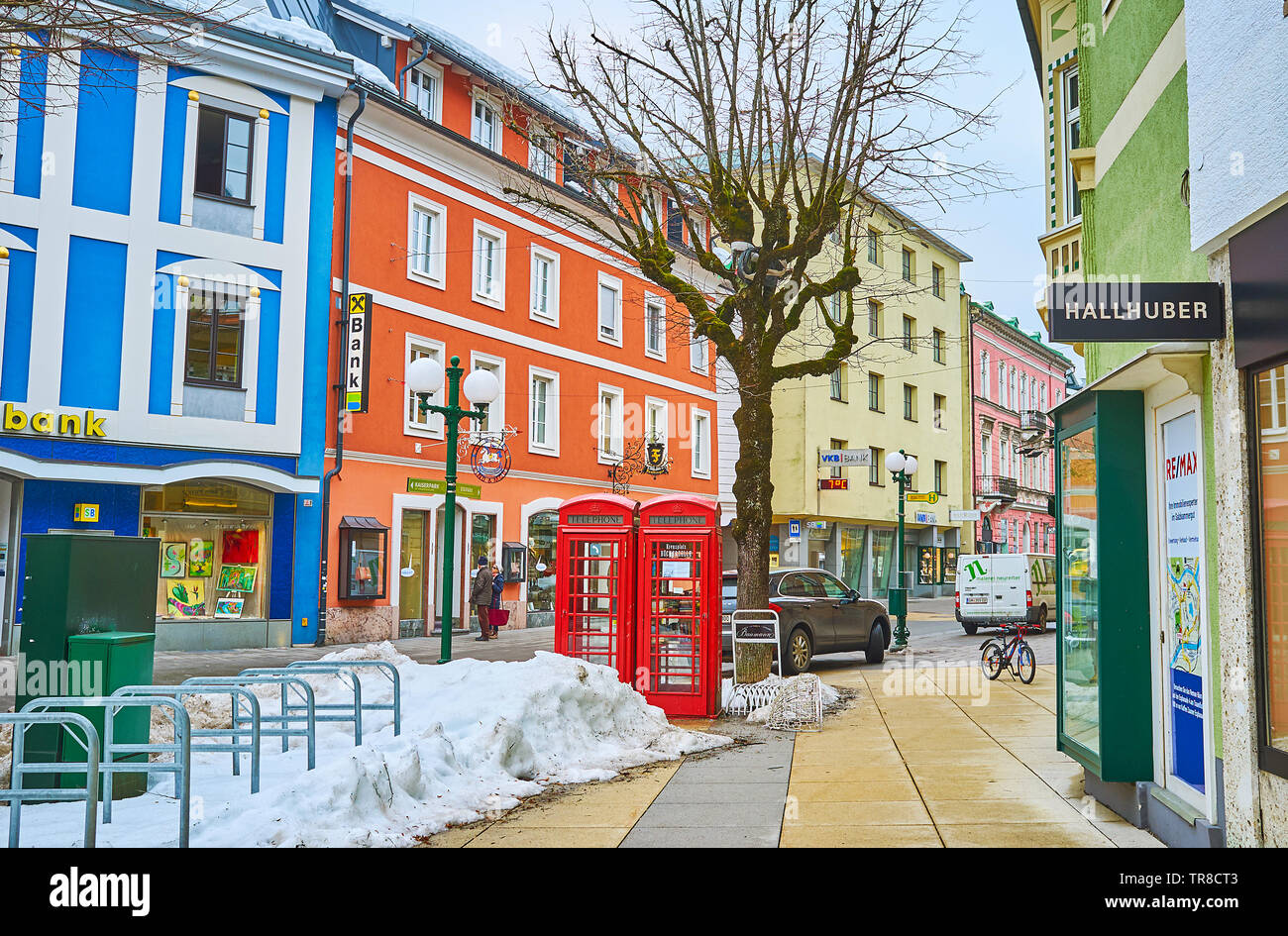 BAD Ischl Austria - 20 febbraio 2019: Godetevi i colorati edifici di Kreuzplatz - una popolare destinazione turistica in città vecchia, il 20 febbraio a Bad Isc Foto Stock