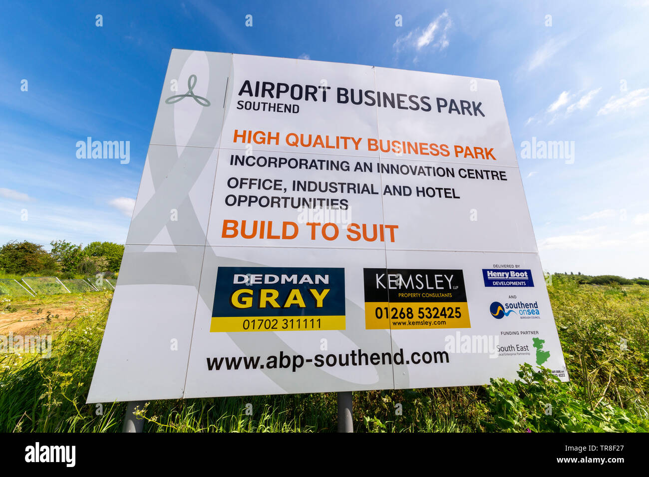 Un cartellone pubblicitario a Londra Southend Airport, Business Park lo sviluppo a Southend on Sea, Essex, Regno Unito. Lo sviluppo di proprietà commerciale Foto Stock