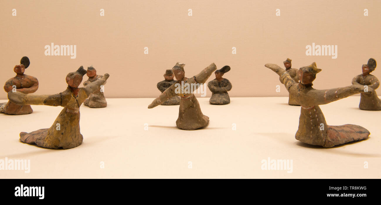 Terra cotta figure danzanti. Il periodo di Stati belligeranti (475-221 a.C.). Il Qi Heritage Museum in Linzi, Shandong, Cina. Foto Stock